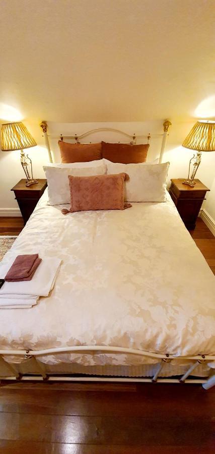 York Cottages And Burnley House ภายนอก รูปภาพ